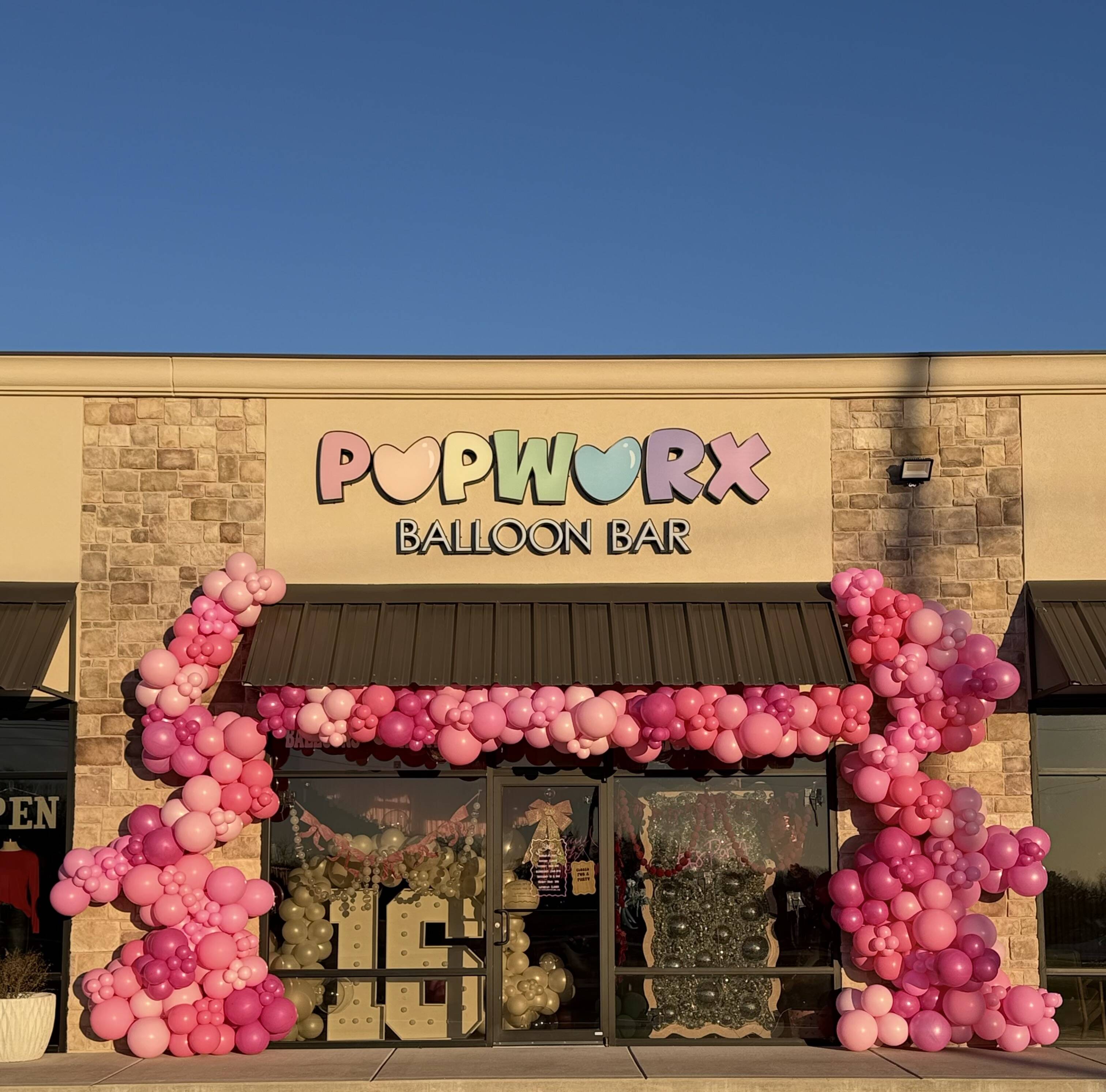 Pink arch on the Balloon Bar